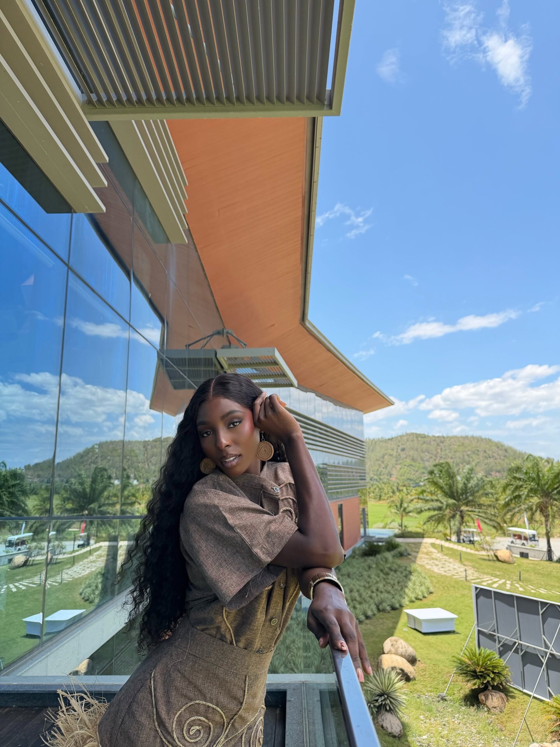 Queen Soye exploring Bàu Trúc pottery village