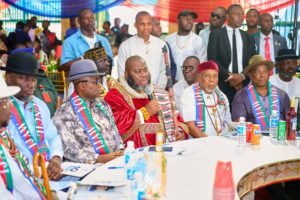 Queen Soye greeting royal fathers and dignitaries at the event